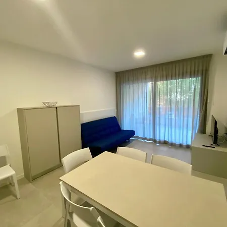 Apartment Modern Flat 300m From The