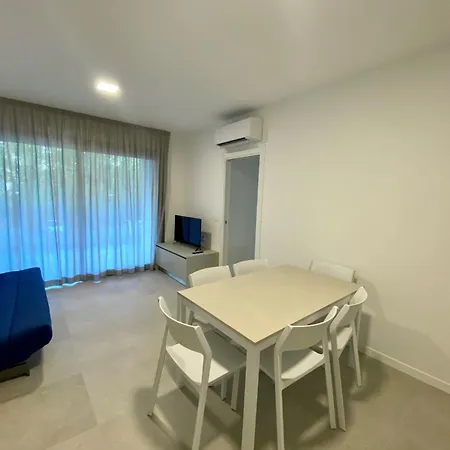 Apartman Modern Flat 300m From The *